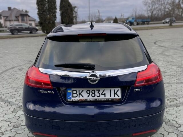 Синій Опель Інсігнія, об'ємом двигуна 2 л та пробігом 300 тис. км за 7400 $, фото 3 на Automoto.ua