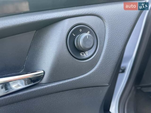 Синій Опель Інсігнія, об'ємом двигуна 1.96 л та пробігом 267 тис. км за 9000 $, фото 11 на Automoto.ua