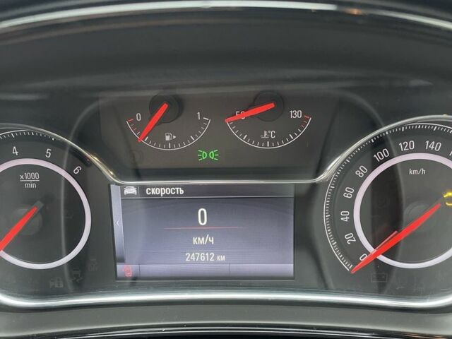 Синий Опель Инсигния, объемом двигателя 2 л и пробегом 247 тыс. км за 9500 $, фото 4 на Automoto.ua