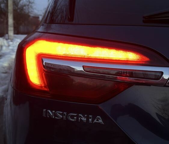 Синій Опель Інсігнія, об'ємом двигуна 2 л та пробігом 261 тис. км за 14300 $, фото 11 на Automoto.ua