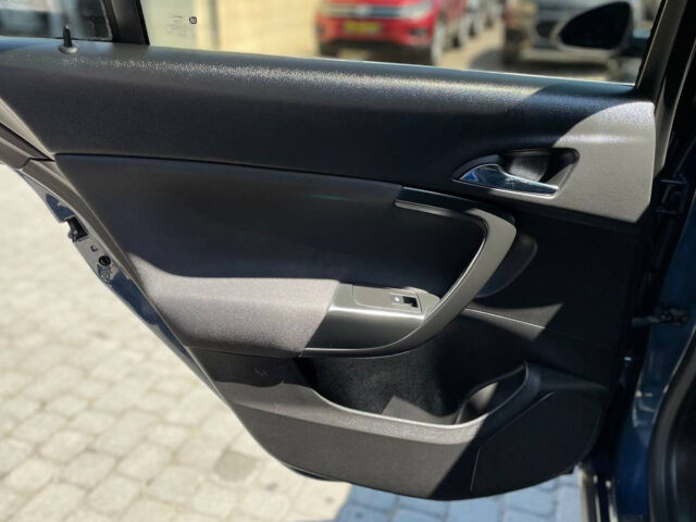 Синий Опель Инсигния, объемом двигателя 2 л и пробегом 316 тыс. км за 9600 $, фото 18 на Automoto.ua