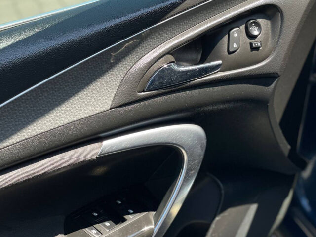 Синий Опель Инсигния, объемом двигателя 2 л и пробегом 316 тыс. км за 9600 $, фото 6 на Automoto.ua