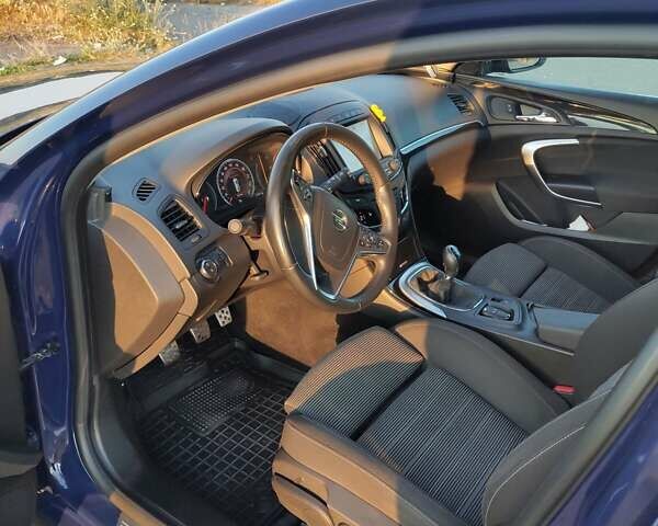 Синий Опель Инсигния, объемом двигателя 2 л и пробегом 216 тыс. км за 9500 $, фото 8 на Automoto.ua