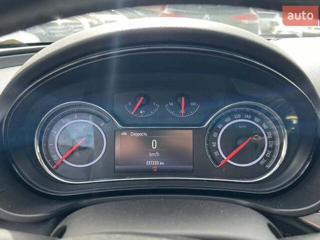 Синій Опель Інсігнія, об'ємом двигуна 2 л та пробігом 250 тис. км за 10300 $, фото 10 на Automoto.ua