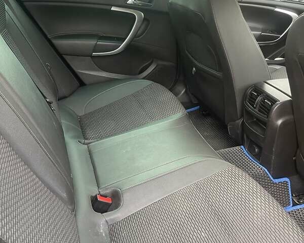 Синий Опель Инсигния, объемом двигателя 1.6 л и пробегом 260 тыс. км за 13000 $, фото 2 на Automoto.ua