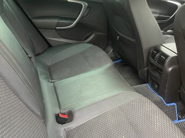 Синий Опель Инсигния, объемом двигателя 1.6 л и пробегом 260 тыс. км за 13000 $, фото 4 на Automoto.ua