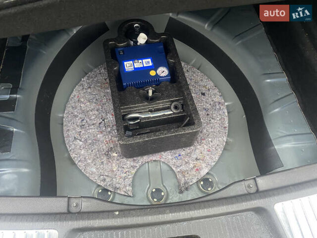 Синий Опель Инсигния, объемом двигателя 1.6 л и пробегом 210 тыс. км за 11500 $, фото 10 на Automoto.ua