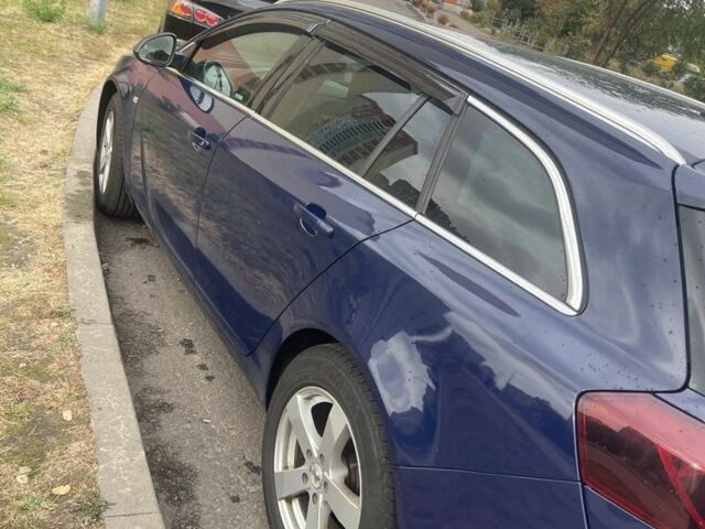 Синий Опель Инсигния, объемом двигателя 1.6 л и пробегом 260 тыс. км за 13000 $, фото 1 на Automoto.ua