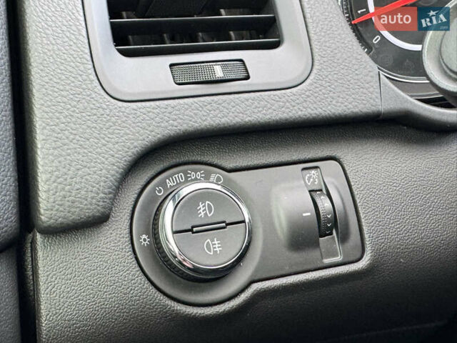 Синій Опель Інсігнія, об'ємом двигуна 1.6 л та пробігом 163 тис. км за 10700 $, фото 38 на Automoto.ua