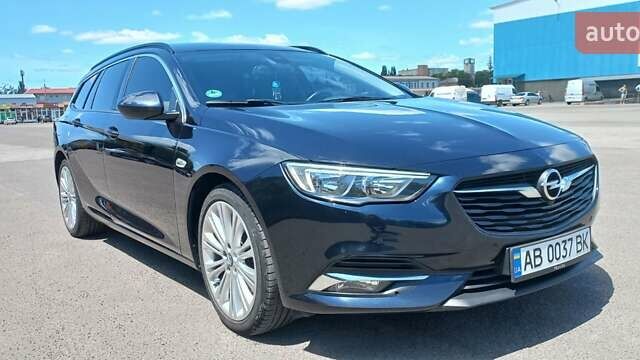 Синий Опель Инсигния, объемом двигателя 1.6 л и пробегом 190 тыс. км за 13500 $, фото 2 на Automoto.ua