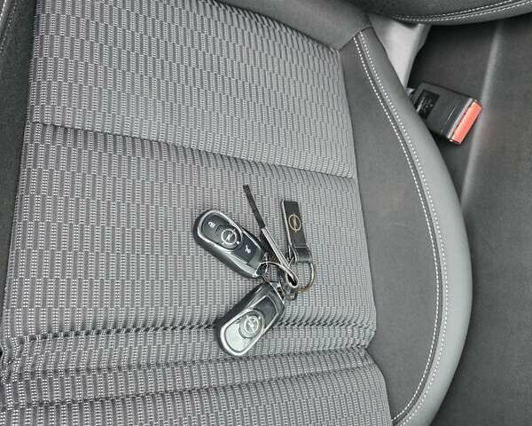 Синий Опель Инсигния, объемом двигателя 2 л и пробегом 240 тыс. км за 14900 $, фото 92 на Automoto.ua