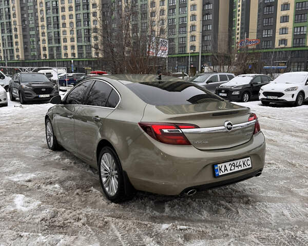 Зеленый Опель Инсигния, объемом двигателя 2 л и пробегом 130 тыс. км за 10800 $, фото 3 на Automoto.ua