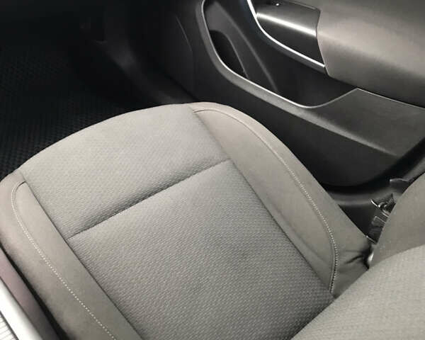 Зелений Опель Інсігнія, об'ємом двигуна 1.96 л та пробігом 201 тис. км за 10500 $, фото 7 на Automoto.ua