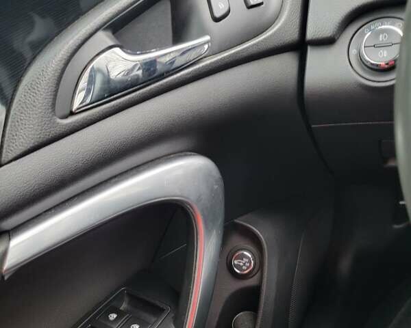 Зеленый Опель Инсигния, объемом двигателя 2 л и пробегом 252 тыс. км за 9900 $, фото 4 на Automoto.ua