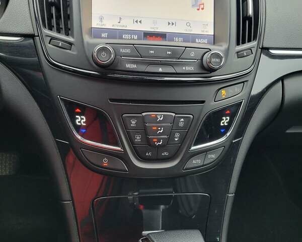 Зеленый Опель Инсигния, объемом двигателя 2 л и пробегом 252 тыс. км за 9900 $, фото 2 на Automoto.ua