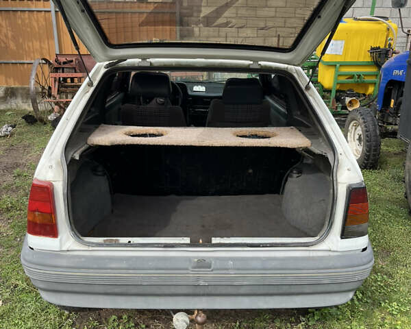 Белый Опель Кадет, объемом двигателя 0 л и пробегом 300 тыс. км за 450 $, фото 6 на Automoto.ua