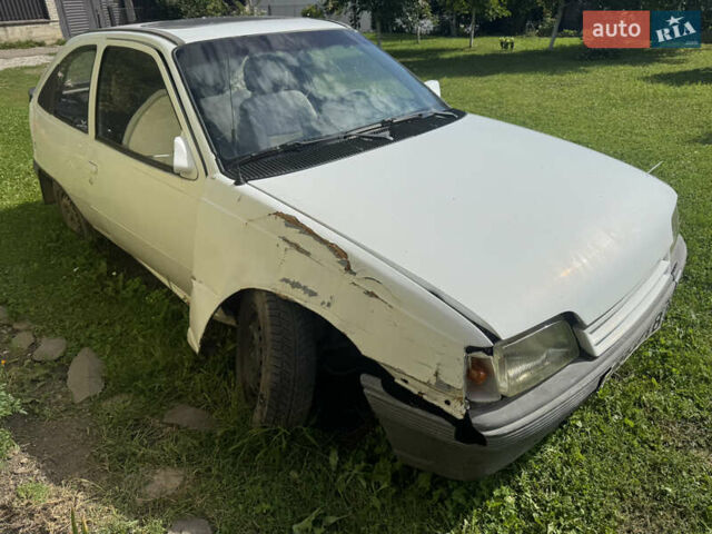 Белый Опель Кадет, объемом двигателя 1.3 л и пробегом 370 тыс. км за 400 $, фото 6 на Automoto.ua