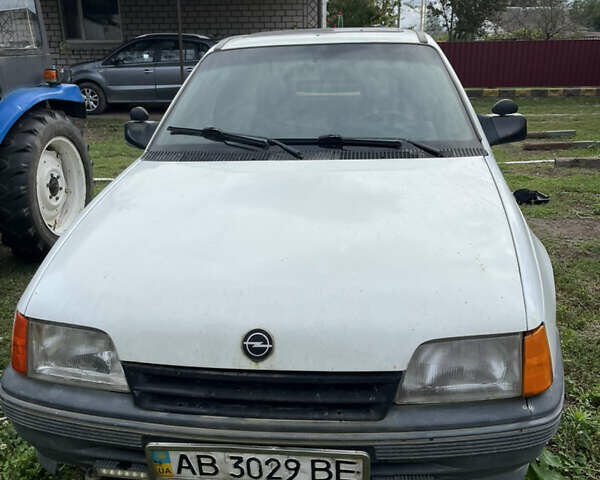 Белый Опель Кадет, объемом двигателя 0 л и пробегом 300 тыс. км за 450 $, фото 7 на Automoto.ua