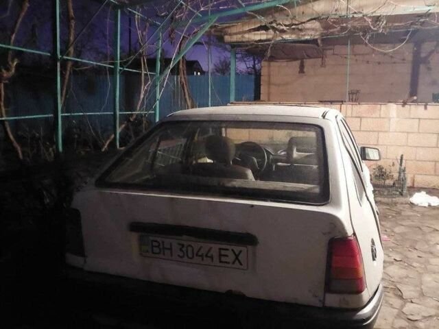 Белый Опель Кадет, объемом двигателя 1.2 л и пробегом 100 тыс. км за 150 $, фото 2 на Automoto.ua