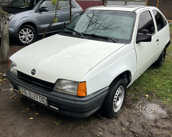 Белый Опель Кадет, объемом двигателя 0 л и пробегом 300 тыс. км за 450 $, фото 1 на Automoto.ua