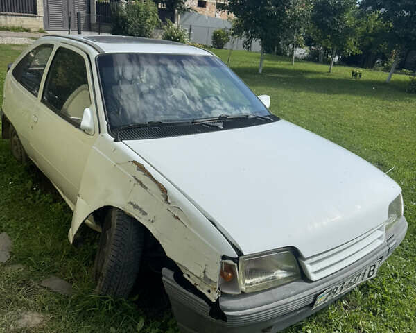 Белый Опель Кадет, объемом двигателя 1.3 л и пробегом 370 тыс. км за 400 $, фото 5 на Automoto.ua