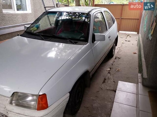 Белый Опель Кадет, объемом двигателя 1.3 л и пробегом 93 тыс. км за 1000 $, фото 1 на Automoto.ua
