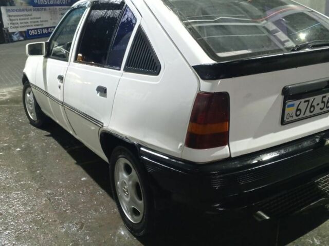 Белый Опель Кадет, объемом двигателя 1.3 л и пробегом 200 тыс. км за 850 $, фото 3 на Automoto.ua