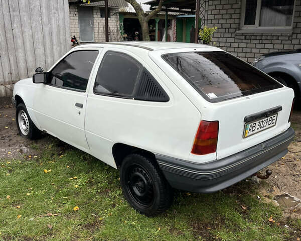 Белый Опель Кадет, объемом двигателя 0 л и пробегом 300 тыс. км за 450 $, фото 3 на Automoto.ua