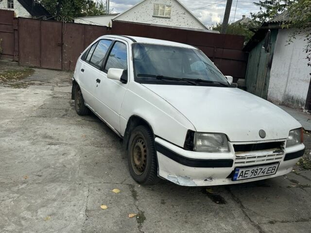 Білий Опель Кадет, об'ємом двигуна 1.6 л та пробігом 200 тис. км за 550 $, фото 1 на Automoto.ua