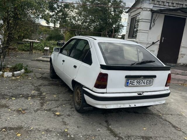Білий Опель Кадет, об'ємом двигуна 1.6 л та пробігом 200 тис. км за 550 $, фото 3 на Automoto.ua