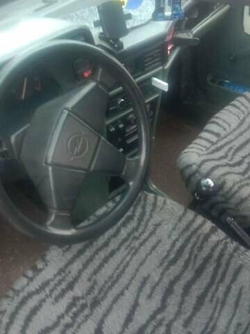 Белый Опель Кадет, объемом двигателя 1.3 л и пробегом 600 тыс. км за 750 $, фото 2 на Automoto.ua