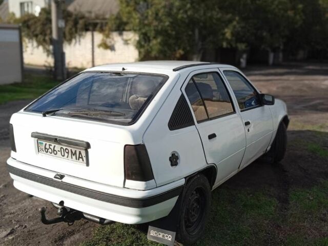 Белый Опель Кадет, объемом двигателя 5 л и пробегом 50 тыс. км за 650 $, фото 3 на Automoto.ua