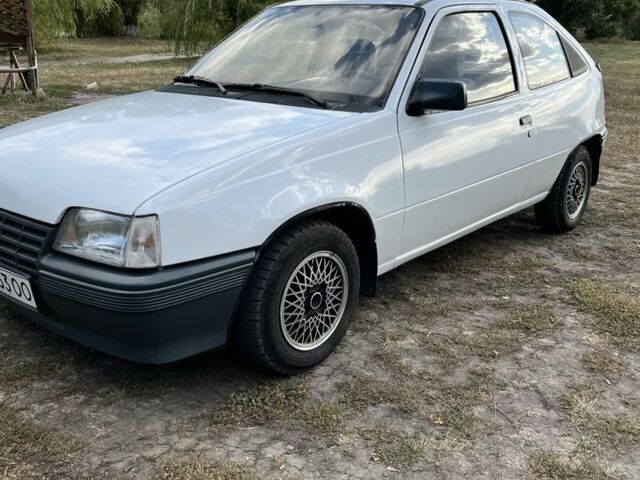 Белый Опель Кадет, объемом двигателя 1.3 л и пробегом 130 тыс. км за 1700 $, фото 1 на Automoto.ua