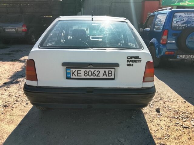 Опель Кадет 1986 в Днепре (Днепропетровске) на Automoto.ua Белый Опель Кадет, объемом двигателя 1.6 л и пробегом 170 тыс. км за 600 $, фото 4 на Automoto.ua