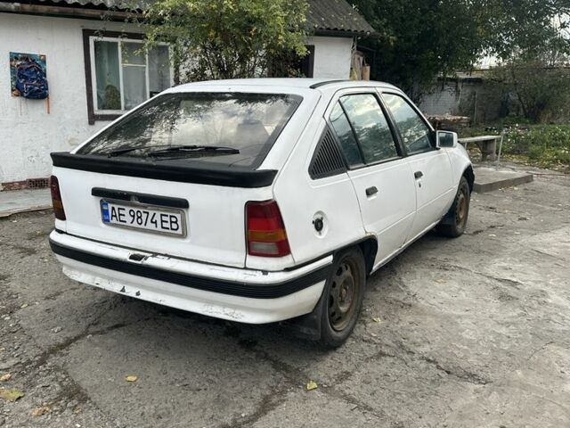 Білий Опель Кадет, об'ємом двигуна 1.6 л та пробігом 200 тис. км за 550 $, фото 2 на Automoto.ua