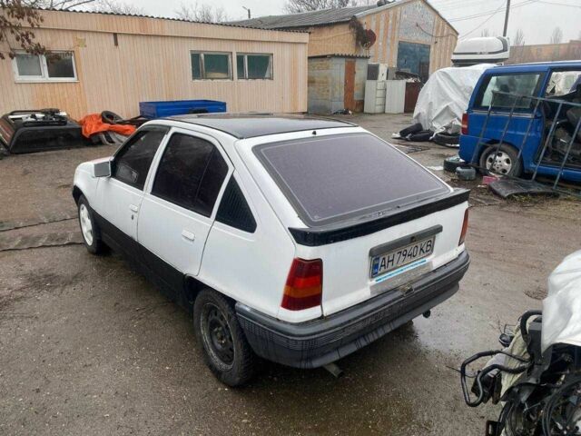 Білий Опель Кадет, об'ємом двигуна 1.3 л та пробігом 400 тис. км за 1000 $, фото 3 на Automoto.ua