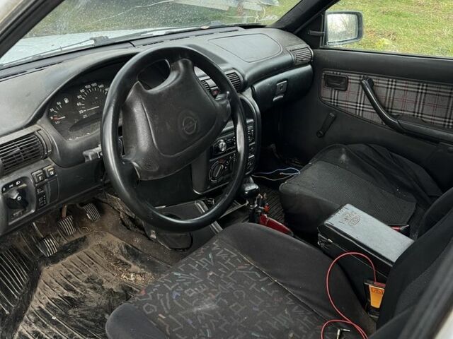 Белый Опель Кадет, объемом двигателя 0 л и пробегом 1000 тыс. км за 500 $, фото 2 на Automoto.ua