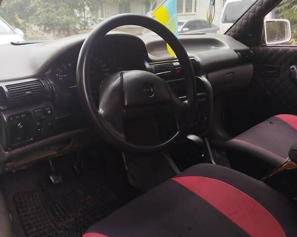 Белый Опель Кадет, объемом двигателя 1.6 л и пробегом 420 тыс. км за 650 $, фото 3 на Automoto.ua