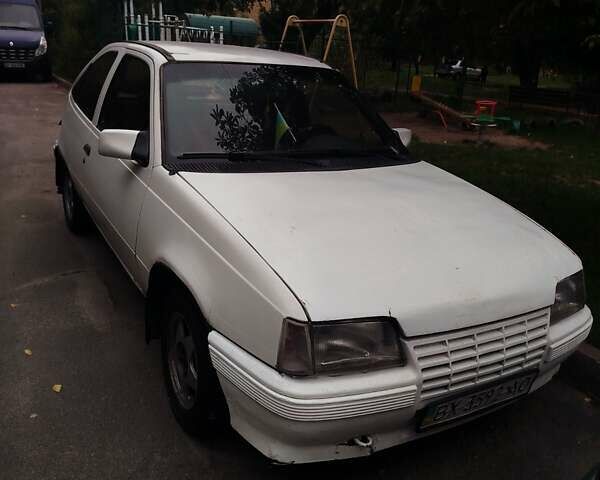 Белый Опель Кадет, объемом двигателя 1.6 л и пробегом 420 тыс. км за 650 $, фото 9 на Automoto.ua