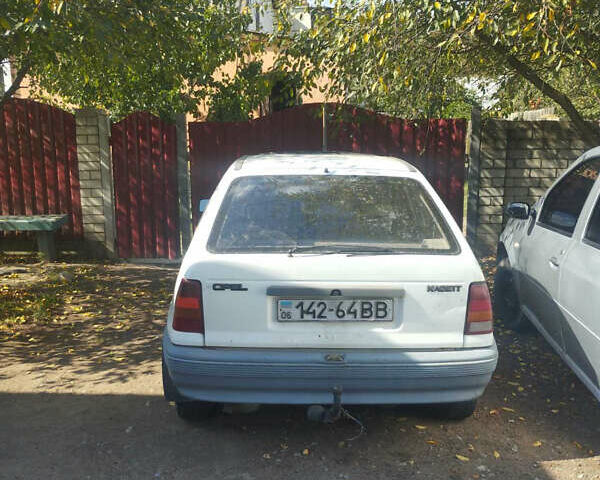 Белый Опель Кадет, объемом двигателя 0 л и пробегом 300 тыс. км за 500 $, фото 1 на Automoto.ua