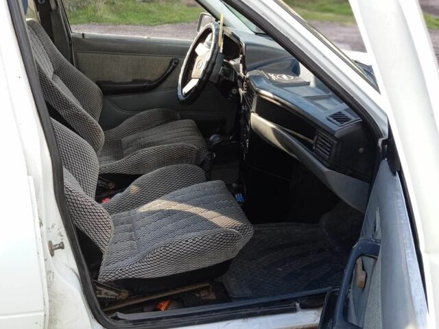 Белый Опель Кадет, объемом двигателя 5 л и пробегом 50 тыс. км за 650 $, фото 5 на Automoto.ua