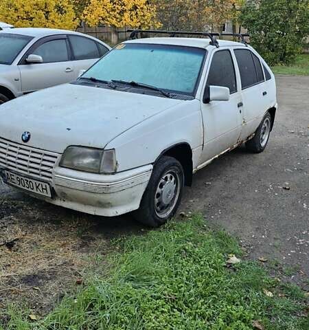 Белый Опель Кадет, объемом двигателя 1.3 л и пробегом 800 тыс. км за 700 $, фото 1 на Automoto.ua