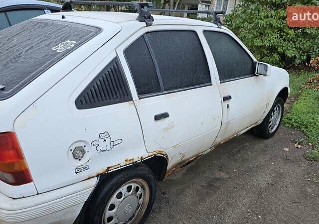 Белый Опель Кадет, объемом двигателя 1.3 л и пробегом 800 тыс. км за 700 $, фото 5 на Automoto.ua