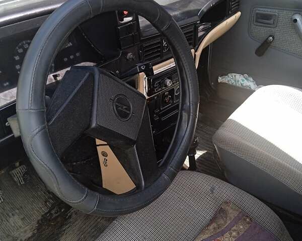 Белый Опель Кадет, объемом двигателя 1.3 л и пробегом 300 тыс. км за 850 $, фото 3 на Automoto.ua