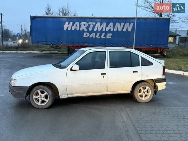 Белый Опель Кадет, объемом двигателя 1.3 л и пробегом 379 тыс. км за 750 $, фото 5 на Automoto.ua