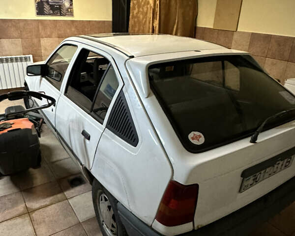 Белый Опель Кадет, объемом двигателя 1.3 л и пробегом 100 тыс. км за 1200 $, фото 1 на Automoto.ua