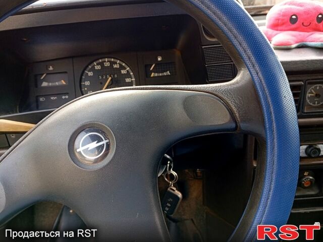 Білий Опель Кадет, об'ємом двигуна 1.3 л та пробігом 52 тис. км за 400 $, фото 3 на Automoto.ua