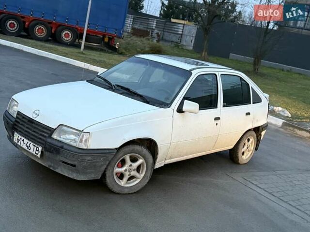 Белый Опель Кадет, объемом двигателя 1.3 л и пробегом 379 тыс. км за 699 $, фото 3 на Automoto.ua