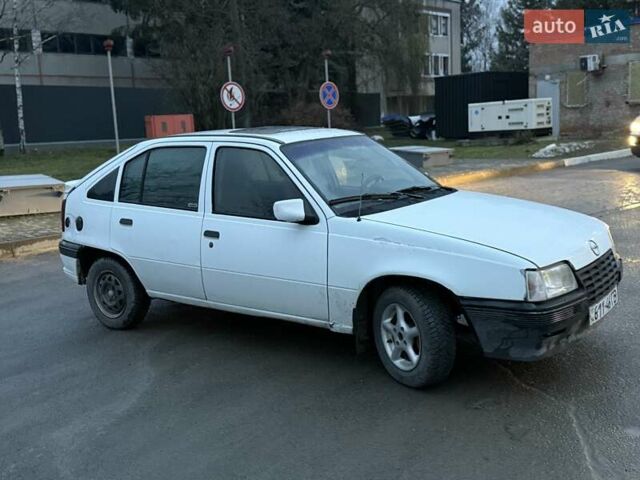Белый Опель Кадет, объемом двигателя 1.3 л и пробегом 379 тыс. км за 750 $, фото 12 на Automoto.ua