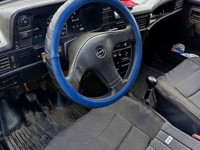 Білий Опель Кадет, об'ємом двигуна 1.3 л та пробігом 52 тис. км за 400 $, фото 4 на Automoto.ua